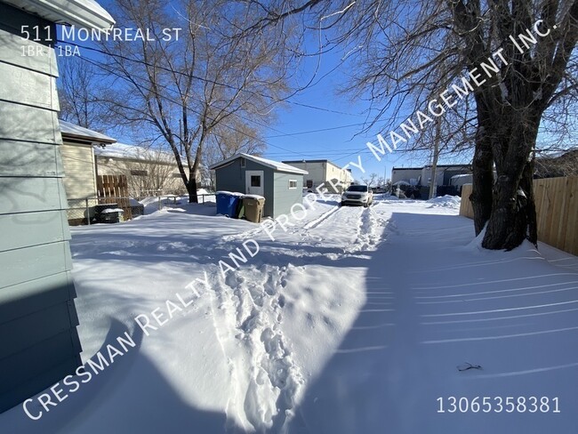 Building Photo - 1 bed, 1 bath FULL HOUSE with large yard, ...