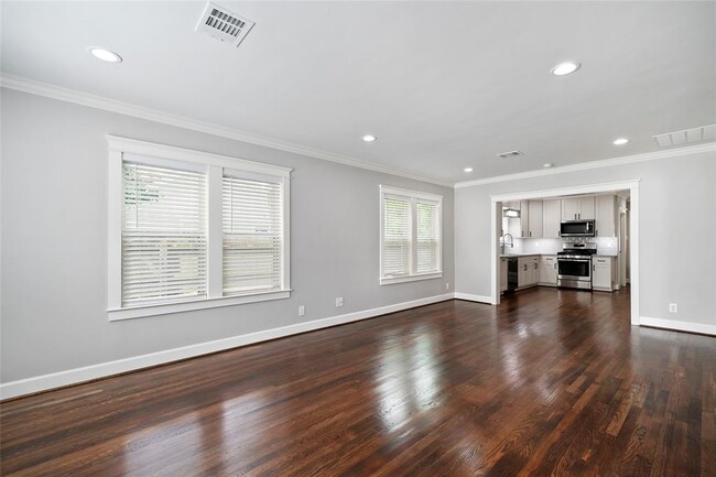 Building Photo - 813 Woodard St