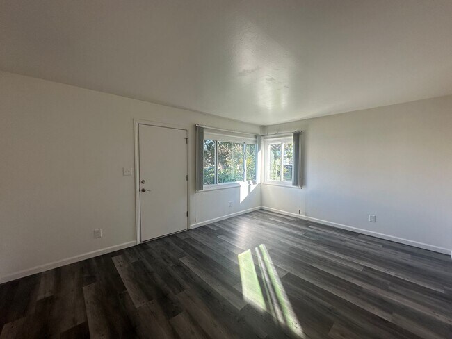 Foto del edificio - Charming 3B/2BA House w/ Attached Garage & Washer/Dryer in Clairemont!