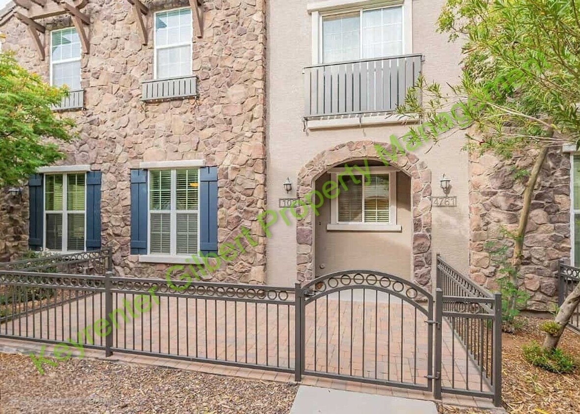 Foto principal - 3 bed/2.5 bath Condo in Gilbert’s Lofts in...