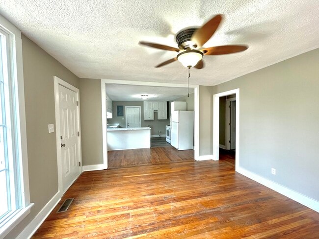 Building Photo - 209 Dixie Dr