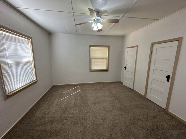 Foto del edificio - 2 Bedroom, 1 Bath Home on Corner Lot