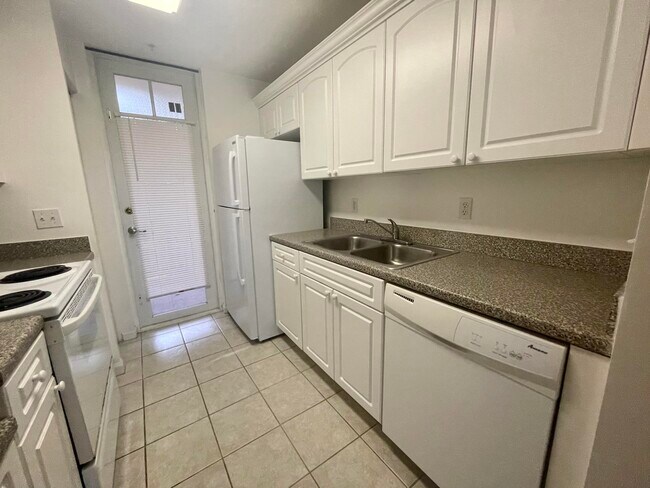 Foto del edificio - 4812 Central Blvd