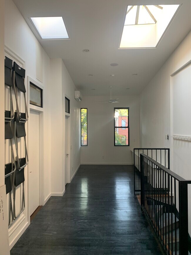 Building Photo - 29 Covert St