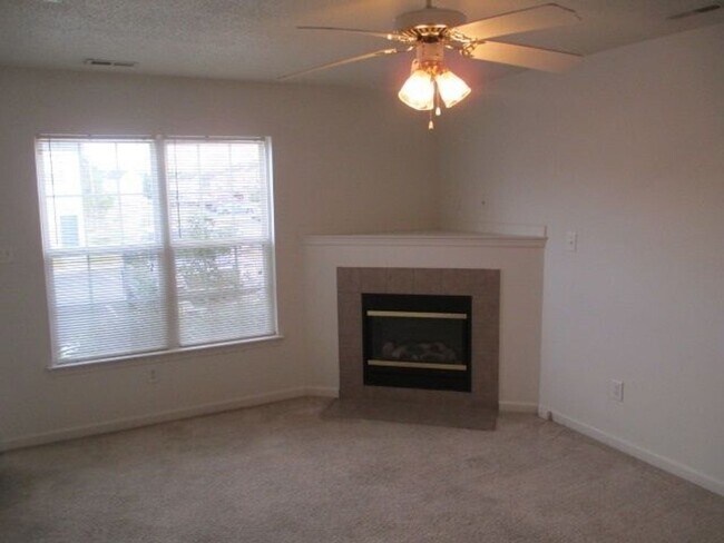 Foto del edificio - Nice 2 bedroom 2.5 bath town home centrall...