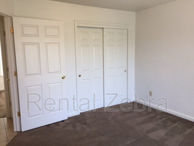 Building Photo - 2935 Willowbrook Dr