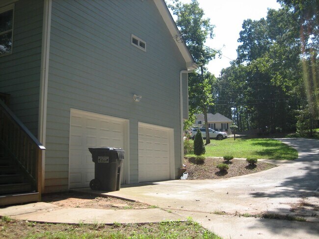 Building Photo - 185 Autumn Cove