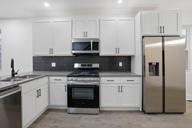 Building Photo - 272 S 22nd St