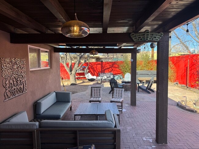 Building Photo - 1029 Cielo Azul St