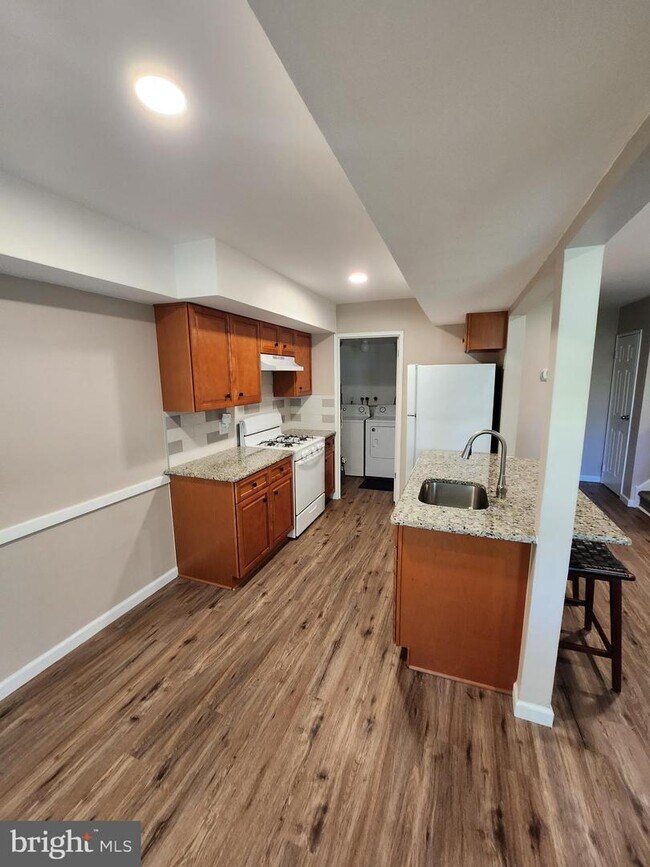 Foto del edificio - 103 Lexington Ct