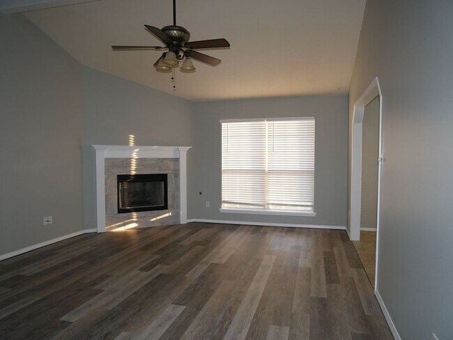 Building Photo - 1401 Osage Dr