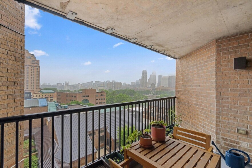 Foto principal - 110 1st Ave NE