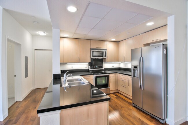 Building Photo - Top-Floor 2 Bedroom Condo For Rent At Plan...