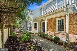 Building Photo - 9 Cromwell Ct