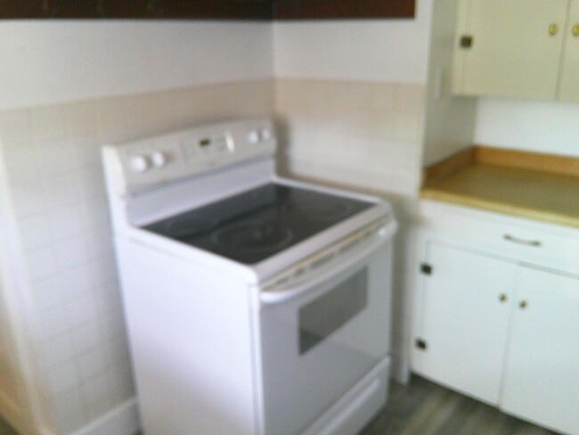 Building Photo - Charming house for rent in a great location