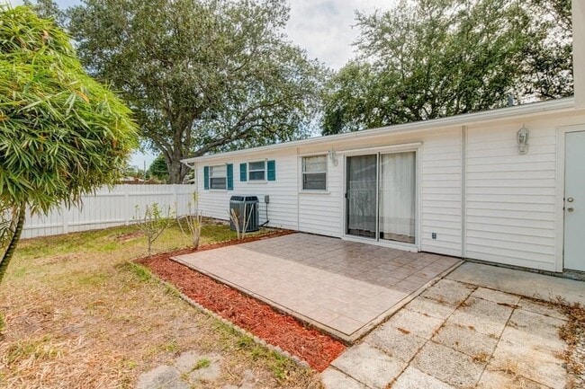 Building Photo - 741 Smith St