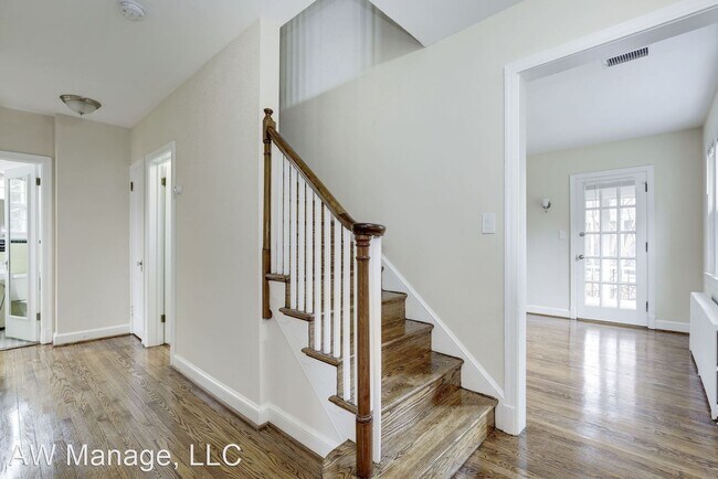 Building Photo - 3 br, 1.5 bath House - 4924 Westway Drive