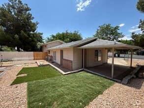 Building Photo - 696 N 600 W