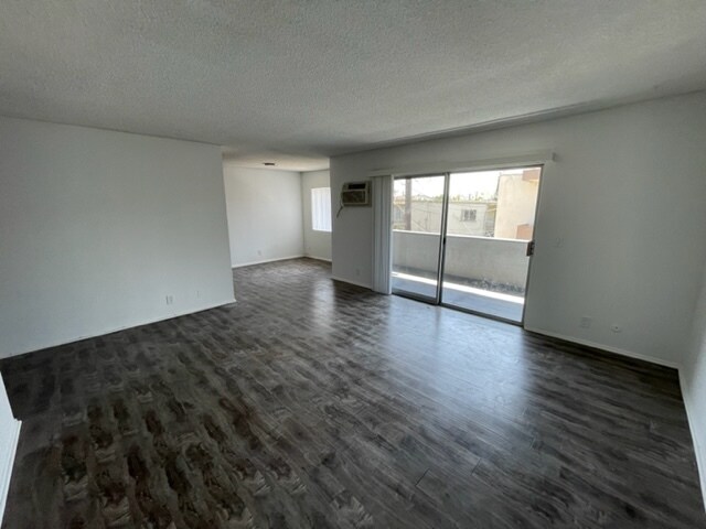 Foto principal - 2646 S Corning St