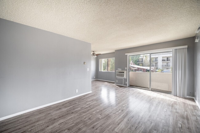 Building Photo - 1025 E Lomita Ave