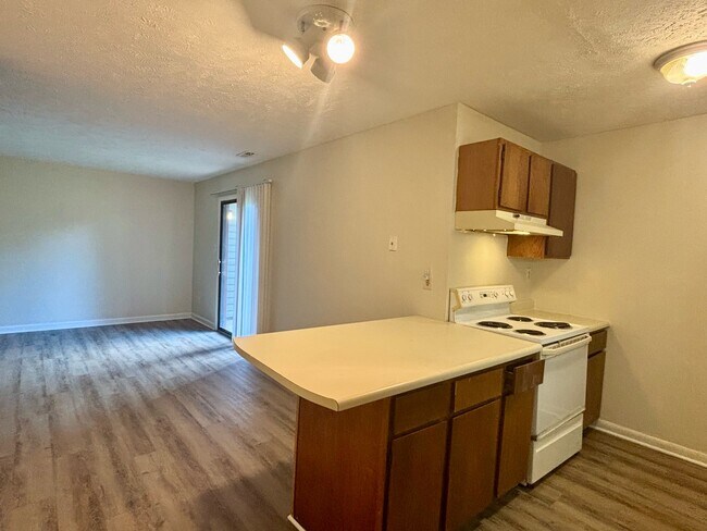 Building Photo - 1123 Southwood Dr
