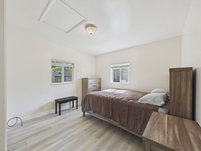 Building Photo - Updated 1BR in Prime Oakland Location | Flexible Furnishing Options