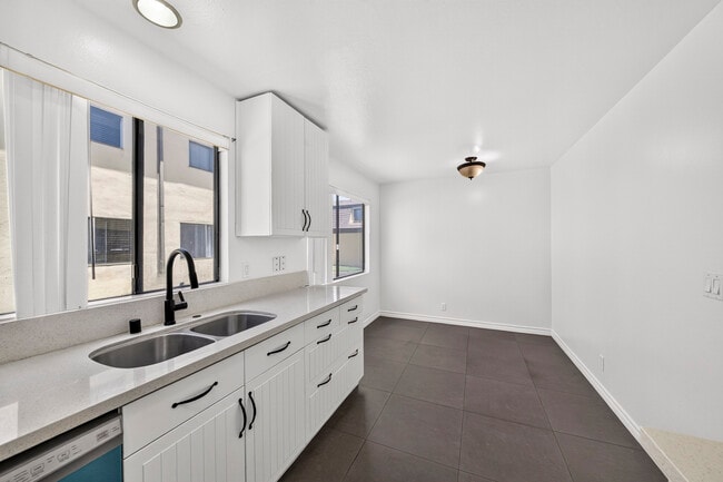 Building Photo - 3467 W 171st St
