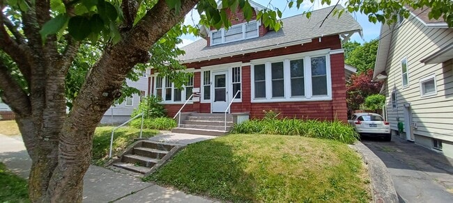 Frente a Hayden Street - 9 Hayden St