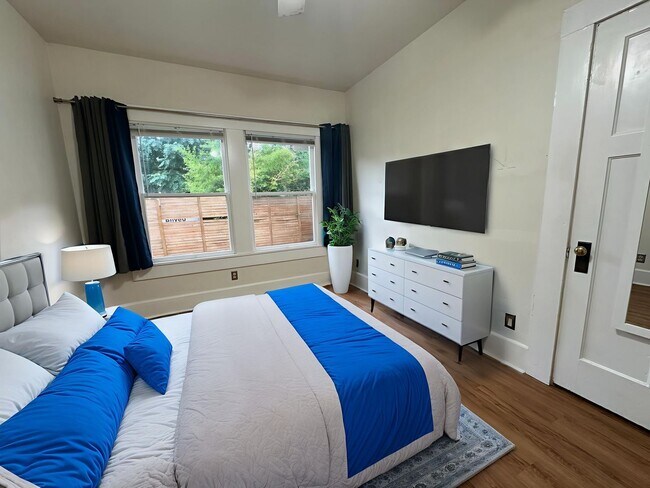 Foto del edificio - UT PRE-LEASE: 5 bed / 3 bath Remodeled Wes...