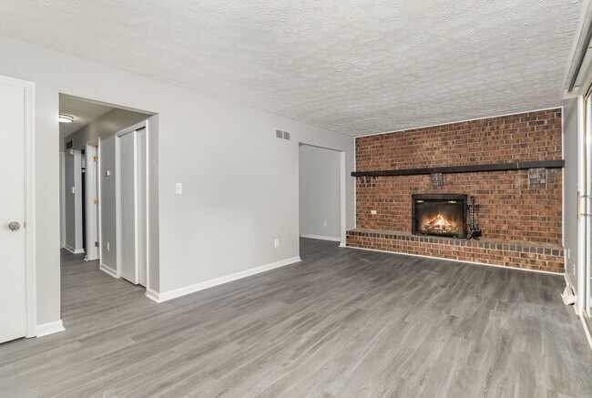 Building Photo - 4600-4606 Glenway Ave