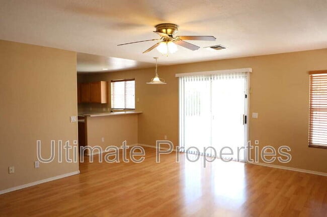 Foto del edificio - 12237 W Larkspur Rd