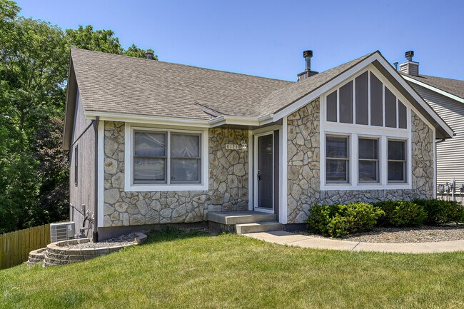 Foto del edificio - 6128 N Coventry Ave