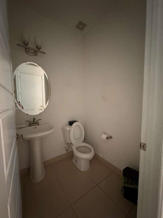 Foto del edificio - 772 NE 191st Ter