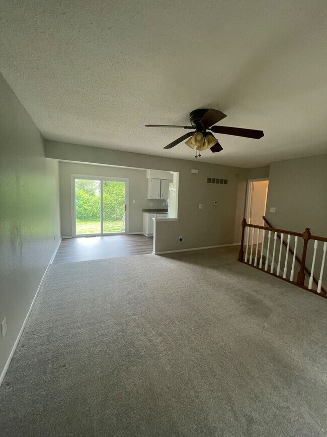 Foto del edificio - 409 NE Westwind Dr