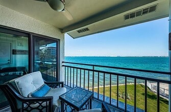 Building Photo - 6265 Sun Blvd