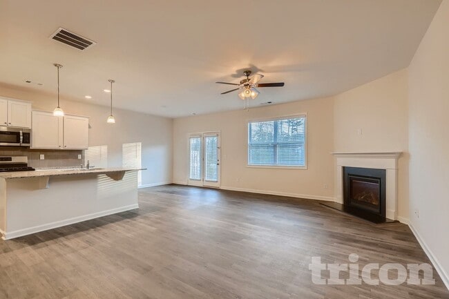 Building Photo - 142 Woodhouse Cir