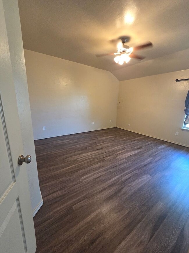 Building Photo - Welcome Home!!