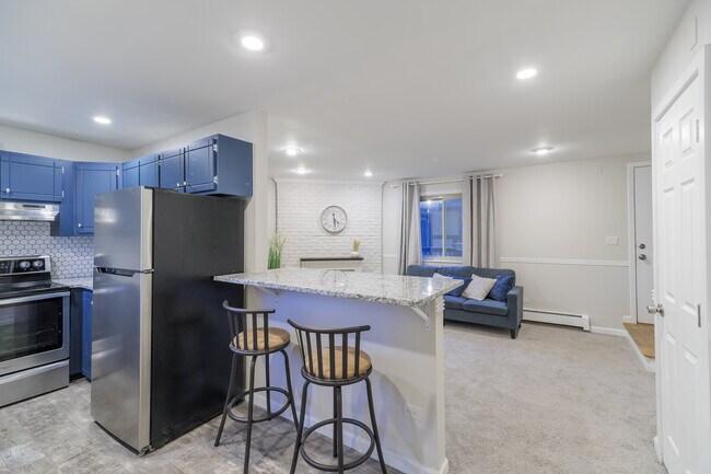 Foto del edificio - 1390 Everett Ct