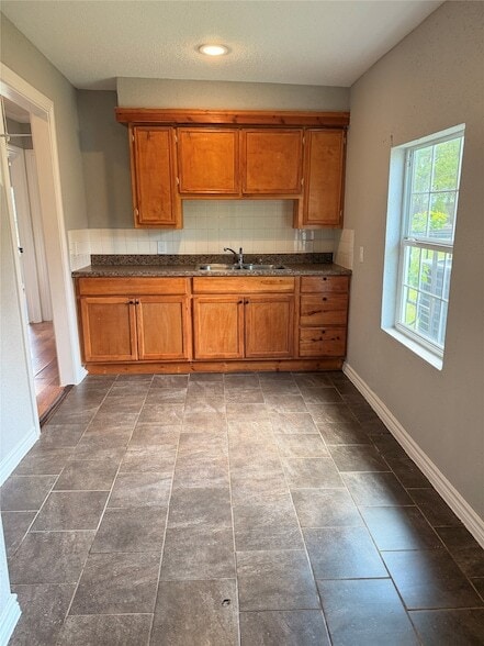 Building Photo - 6103 Sherwood Dr