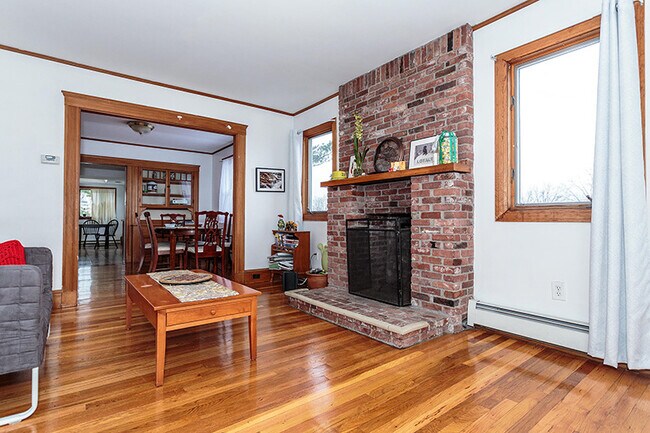 Living Room - 90 Gordon St
