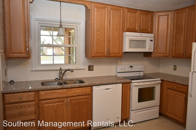 Building Photo - 4 br, 1.5 bath House - 2255 Willow Rd.