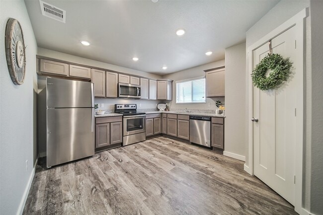 Building Photo - 12603 Telge Rd