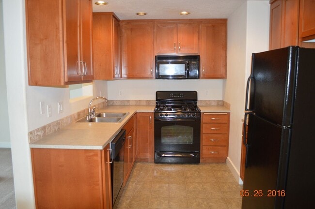 Building Photo - 1-Bedroom in Gated Community!