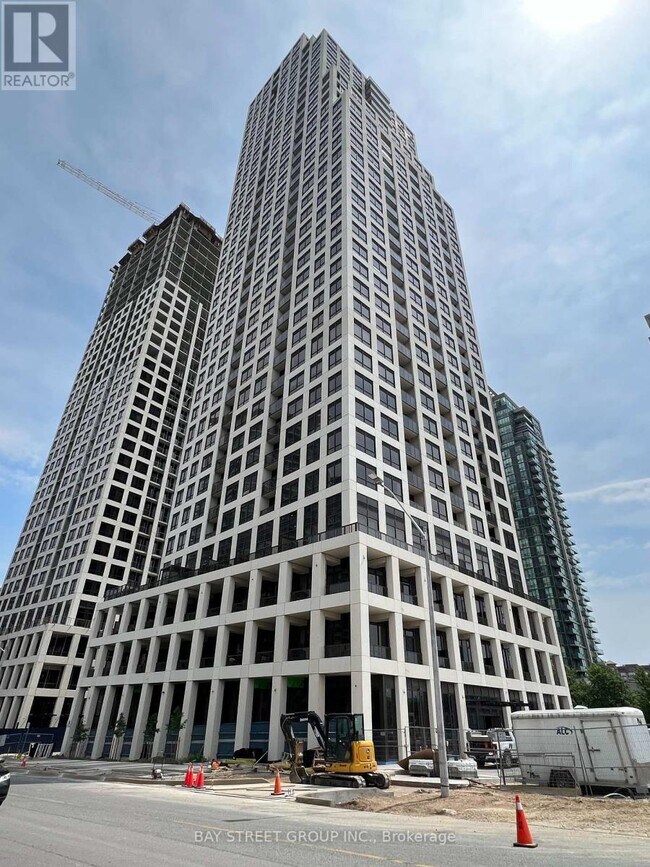 Building Photo - 36 Elm Dr W