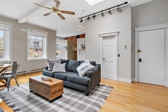 Building Photo - 127 Marlborough St