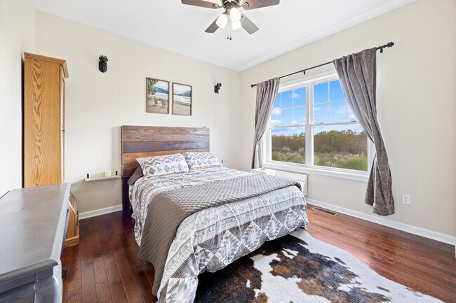 Foto del edificio - 564 Ridgewood Rd