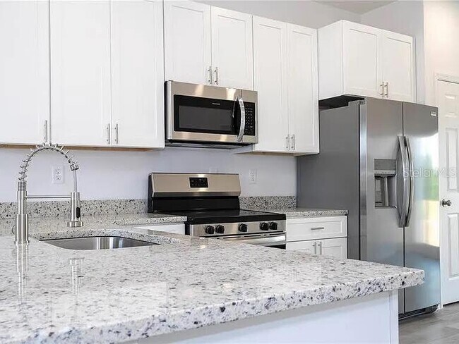 Building Photo - 646 Desmoines Ct