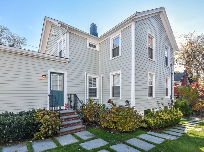 Building Photo - 82 Central Ave