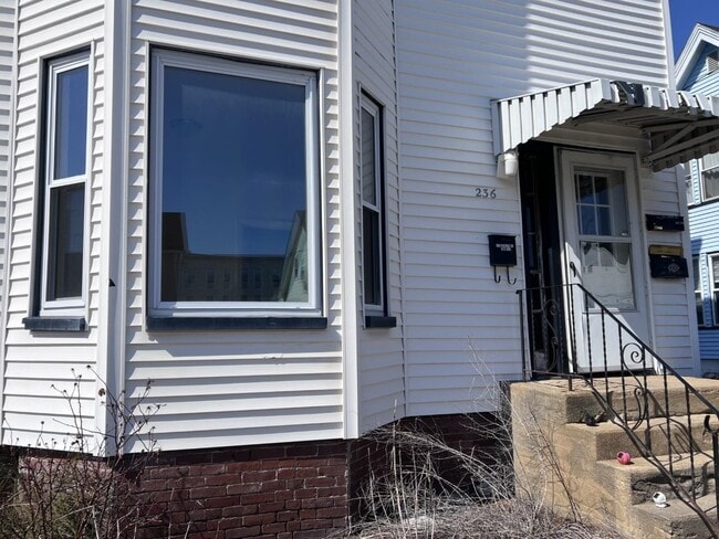 Building Photo - 236 Jewett St