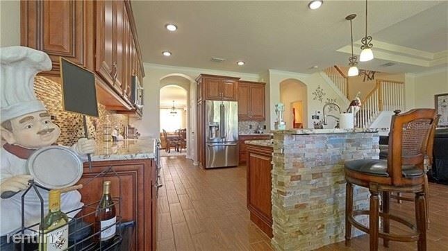 Building Photo - 5 br, 3 bath House - 5216 Lakehurst Ct